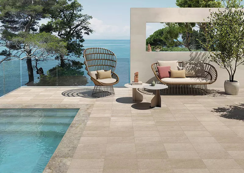 Une touche de luxe en plein air : le choix du grès cérame pour les piscines